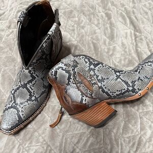 Ariat Women's snake skin booties 7.5 New